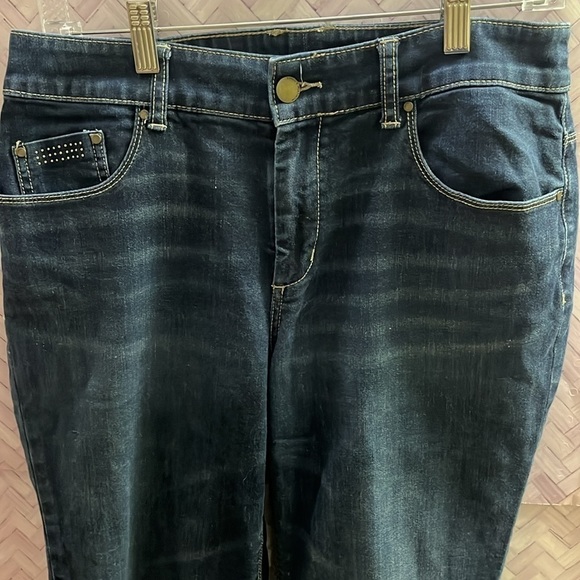 Ultimate fit platinum blue Chicos denim jeans, size 0.5 regular- 6 - Picture 5 of 9